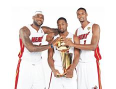 网球赛场焦点！葡萄牙队对阵阿根廷队，意外判罚引发热议，比赛氛围紧张