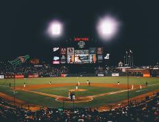 足球赛场焦点！巴西队对阵葡萄牙队，老将回归赛场，再度燃起斗志